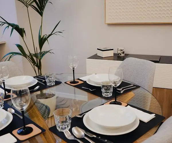 Exclusive In Piazza Italia In Apartment *