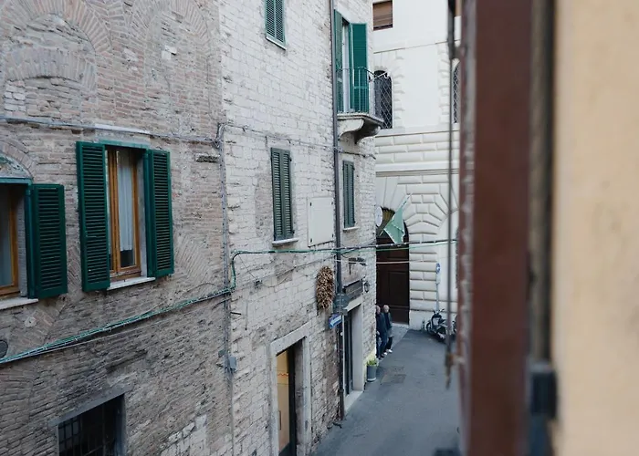 Exclusive In Piazza Italia In * Perugia